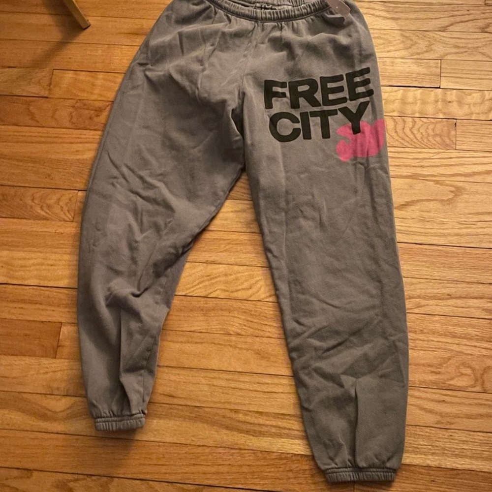 Free city sweatpants